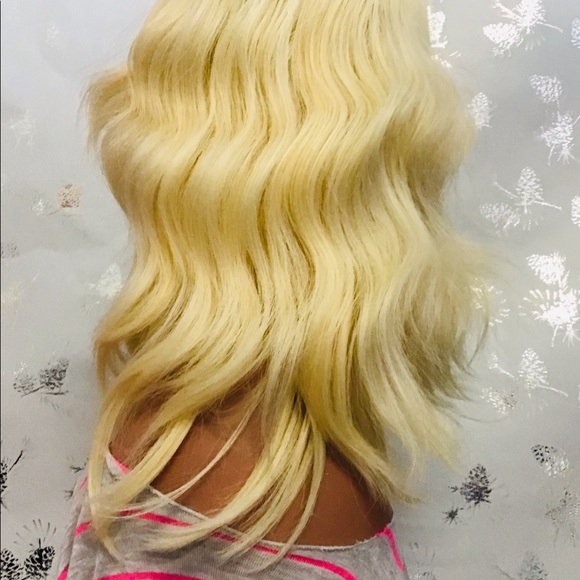 Beautiful Synthetic Wavy Bob With Bangs At The Front - Picture 5 of 8